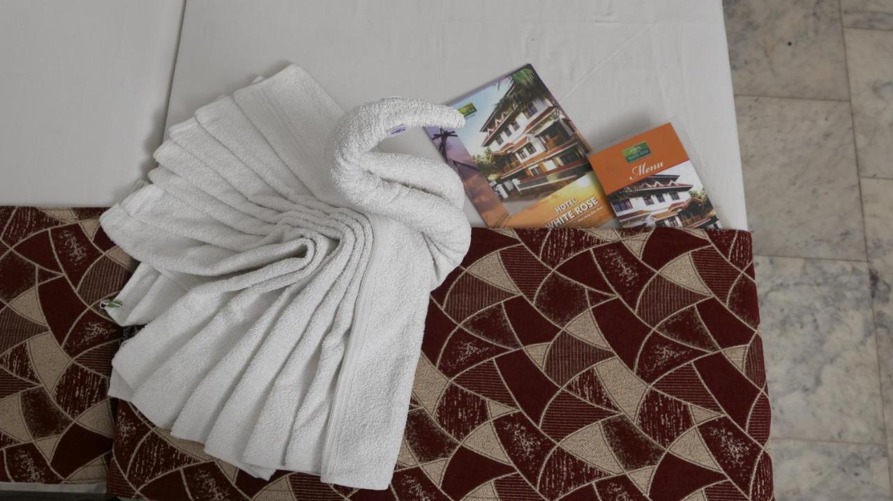 Hotel White Rose Kochi Ngoại thất bức ảnh