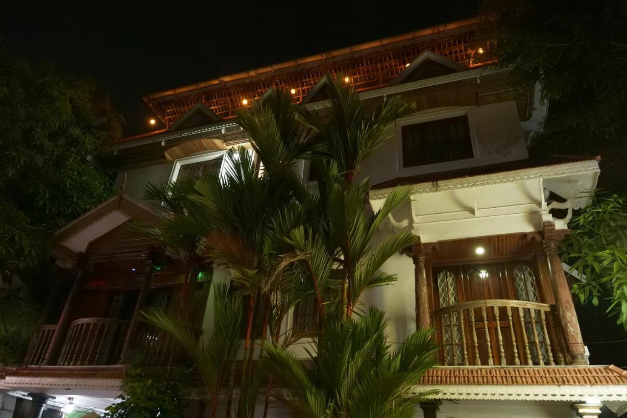Hotel White Rose Kochi Ngoại thất bức ảnh