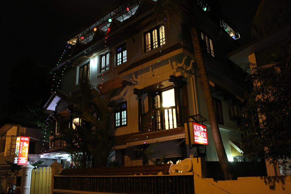 Hotel White Rose Kochi Ngoại thất bức ảnh