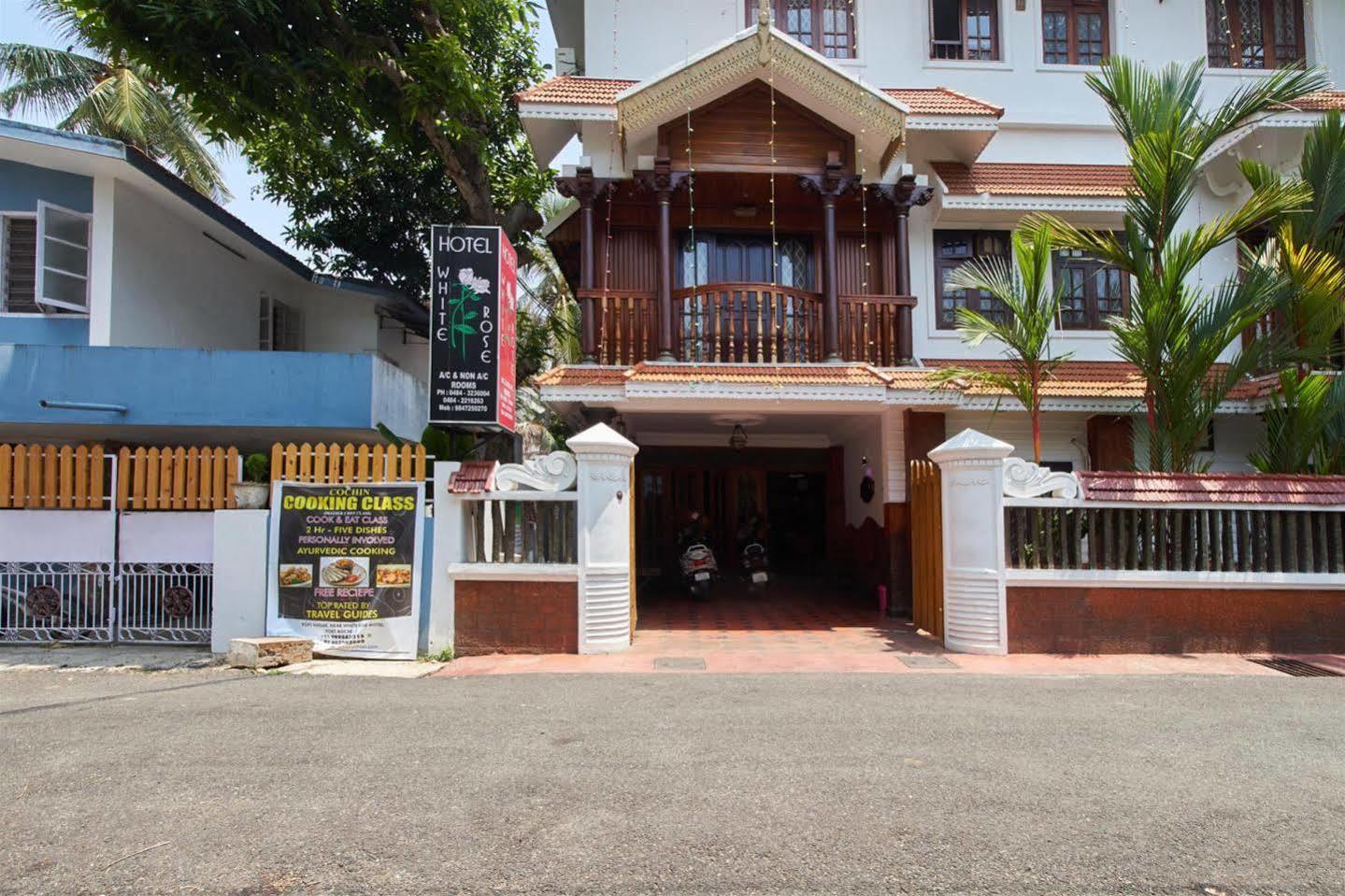 Hotel White Rose Kochi Ngoại thất bức ảnh